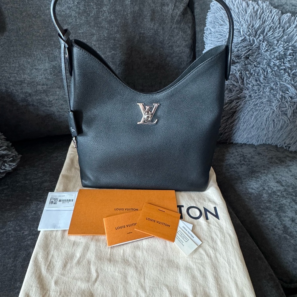 Louis Vuitton Noir Lockme Leather Shoulder Hobo with Silver LV Emblem - Picture 3 of 16